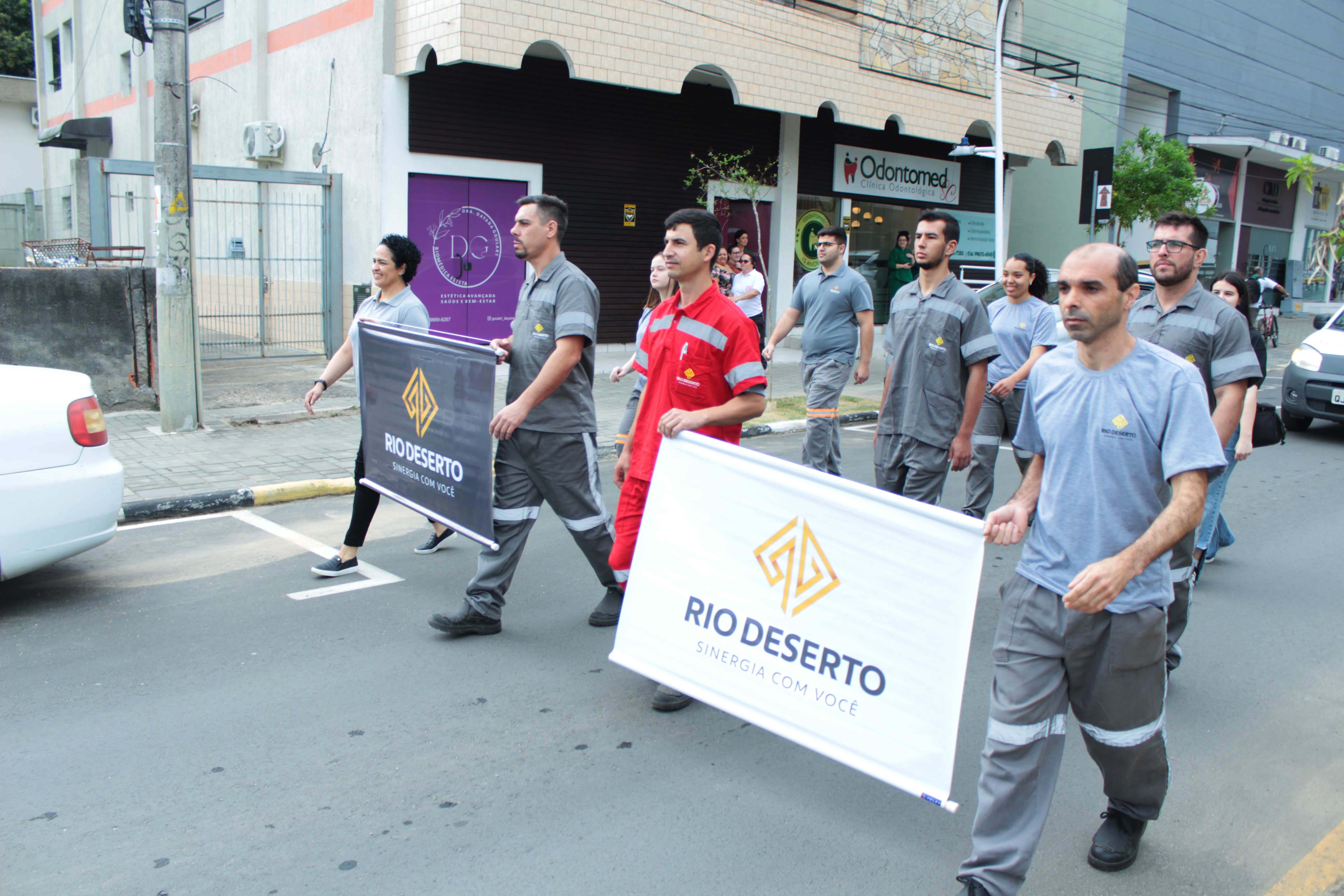 Rio Deserto participa de desfile de abertura da Semana Nacional do Trânsito, em Içara