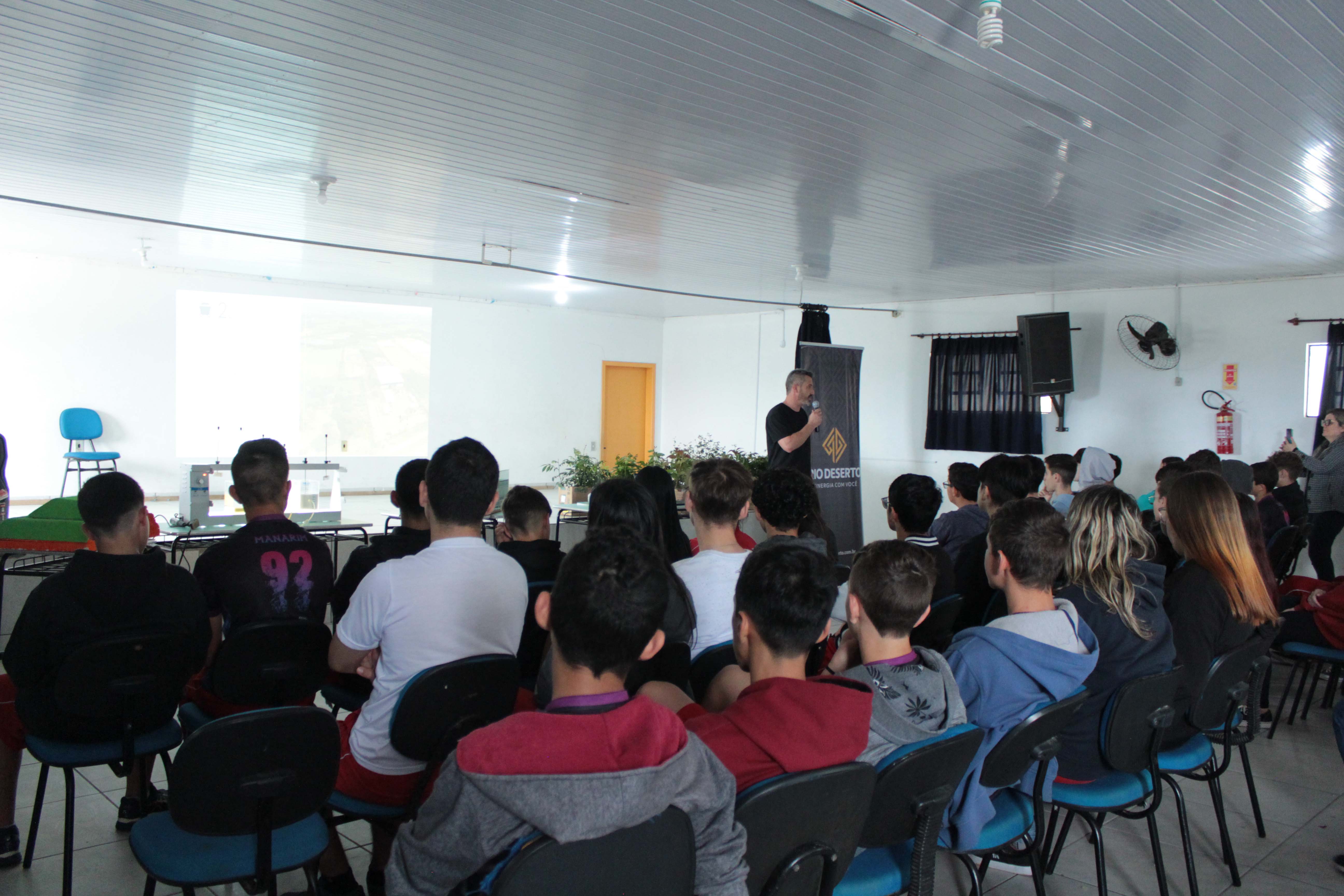 Estudantes de Içara recebem ação da Rio Deserto, de conscientização sobre meio ambiente