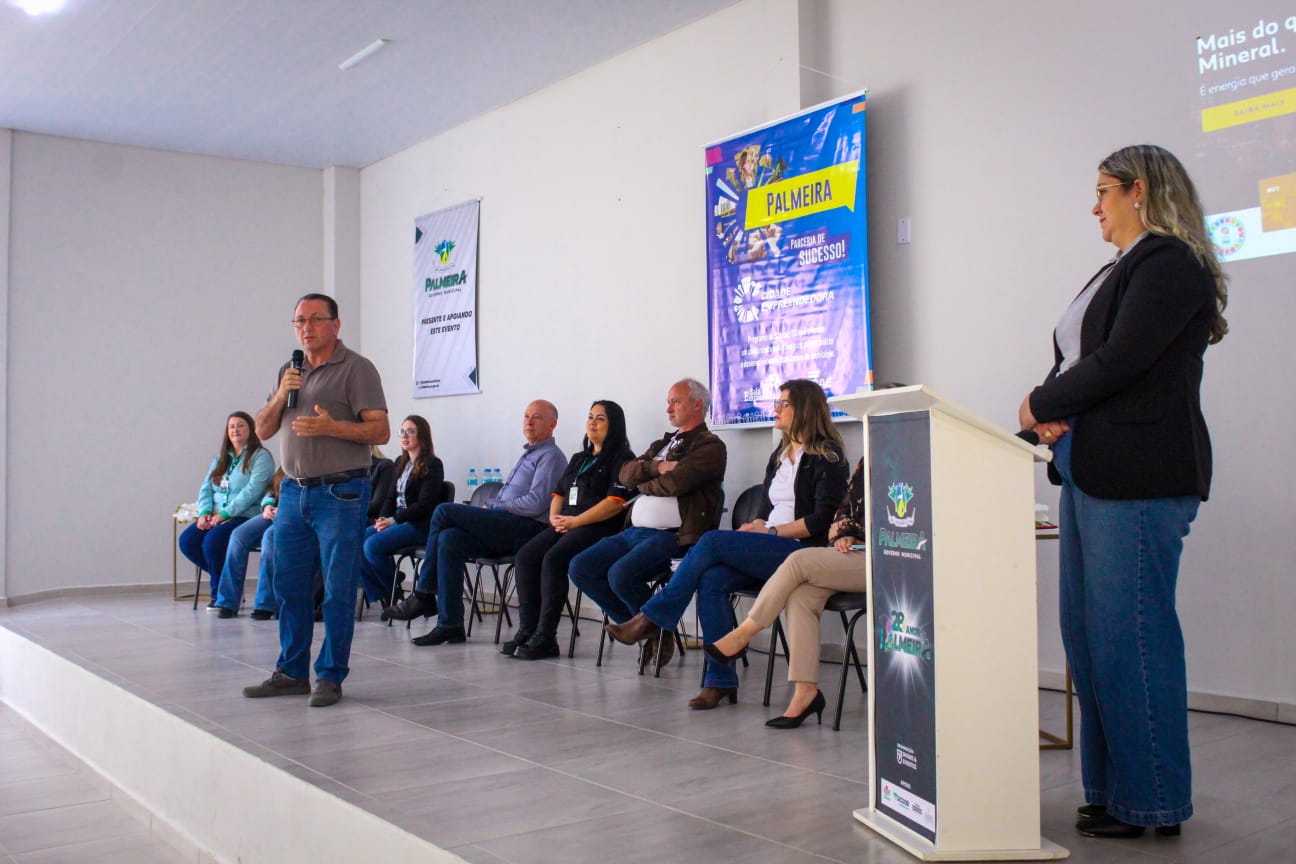 Durante evento na cidade de Palmeira, Unidade Correia Pinto, da Rio Deserto, é apresentada para estudantes
