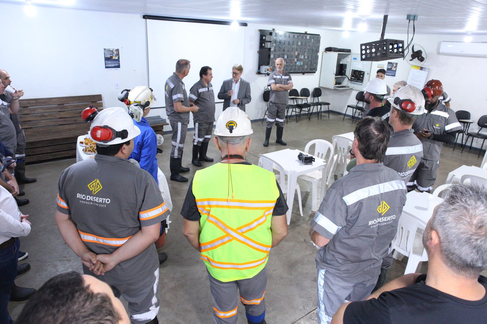 Ministro do Trabalho e Emprego visita Unidade de Extração Mina 101