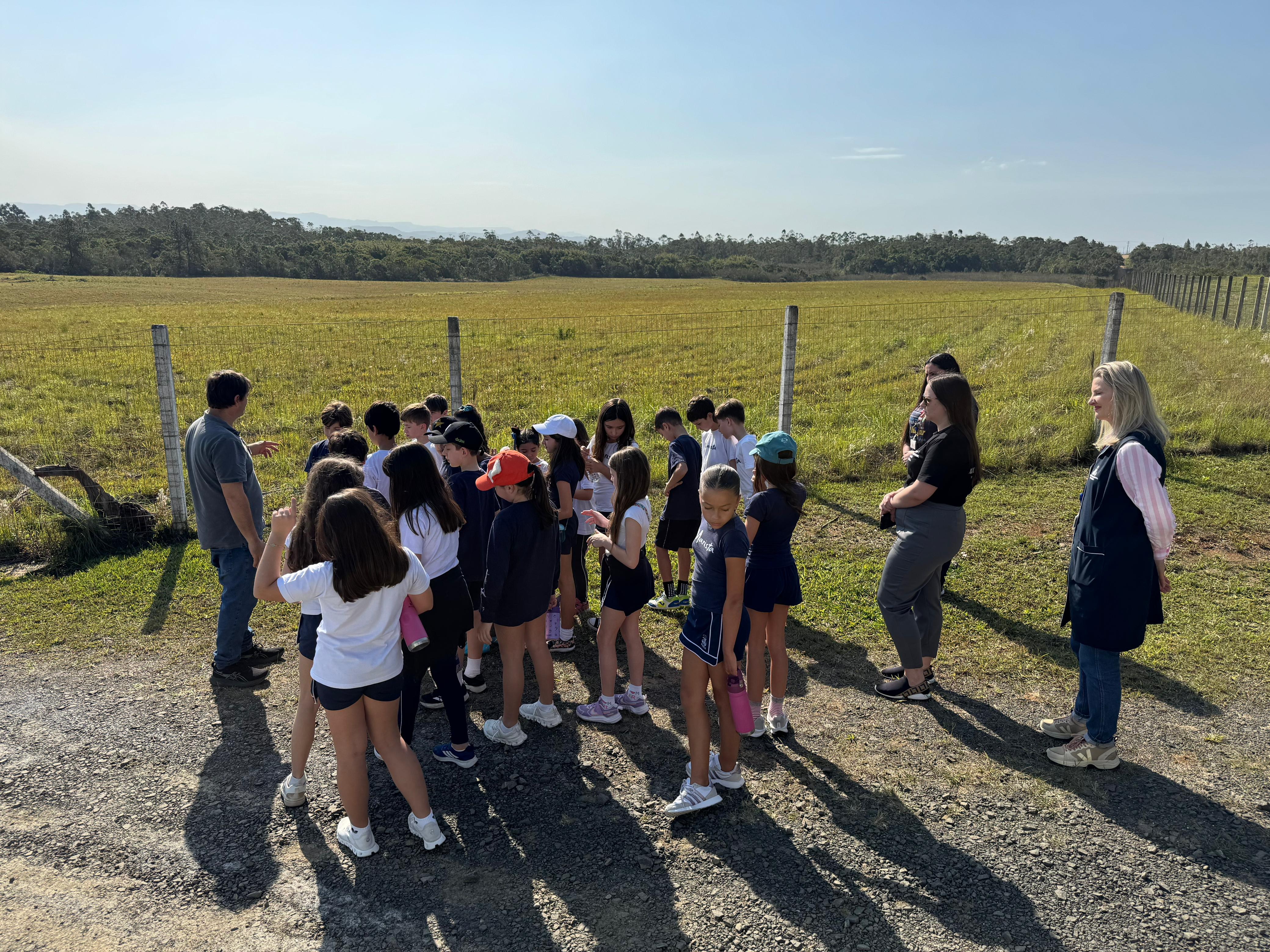 Estudantes conhecem área de recuperação ambiental da Rio Deserto