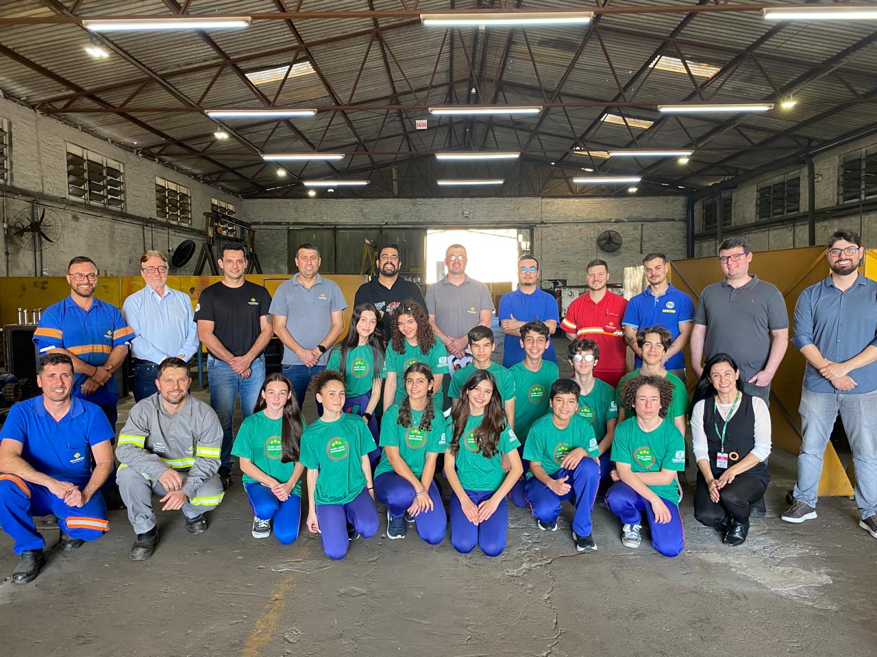 Alunos do Projeto Clube Jovem Empreendedor visitam Unidade Metalúrgica