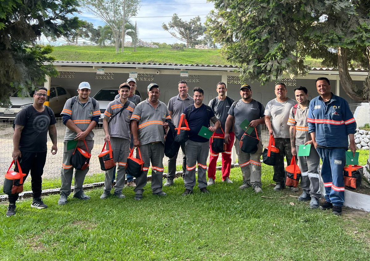 Colaboradores da Rio Deserto recebem kits natalinos
