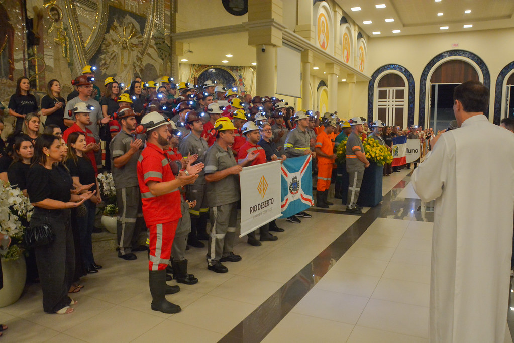 Entre fé e tradição, mineiros da Rio Deserto marcam presença em celebração especial