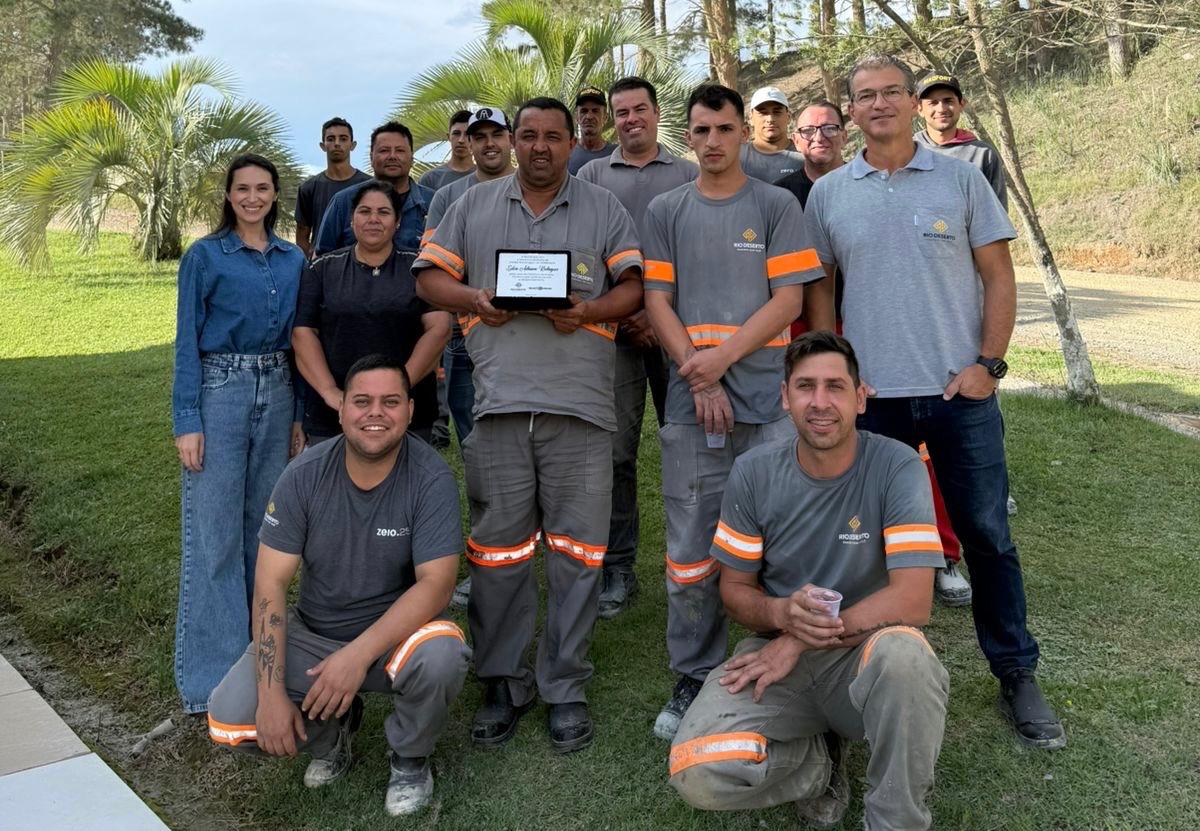 Rio Deserto homenageia colaborador por trajetória na Unidade RBM, em Correia Pinto
